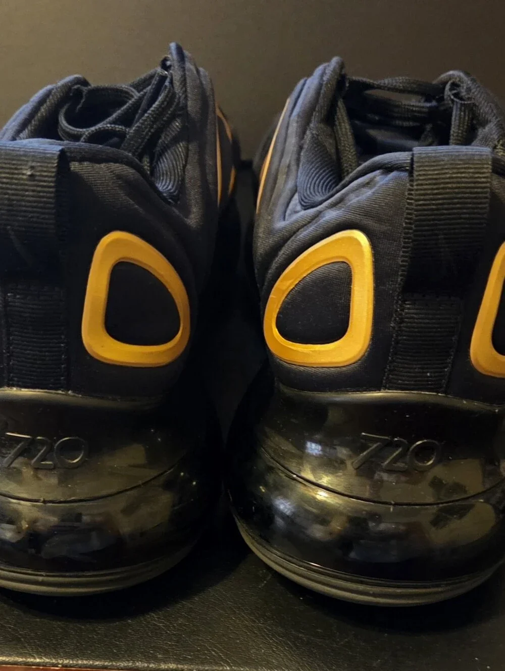 Nike Air Max 720 GS 'Black Metallic Gold' GS Youth Sz 7Y Women’s 8.5